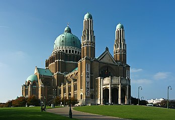 Basilique du Sacré-Cœur de Bruxelles. Bien que la première pierre fût posée en 1905, l’édifice n’a été achevé qu’en 1970. (définition réelle 3 558 × 2 445)