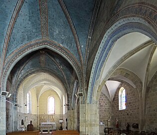 La nef vers le chœur et le bas-côté droit