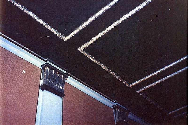 File:Beacham Theatre ceiling and columns in March 1991.jpg