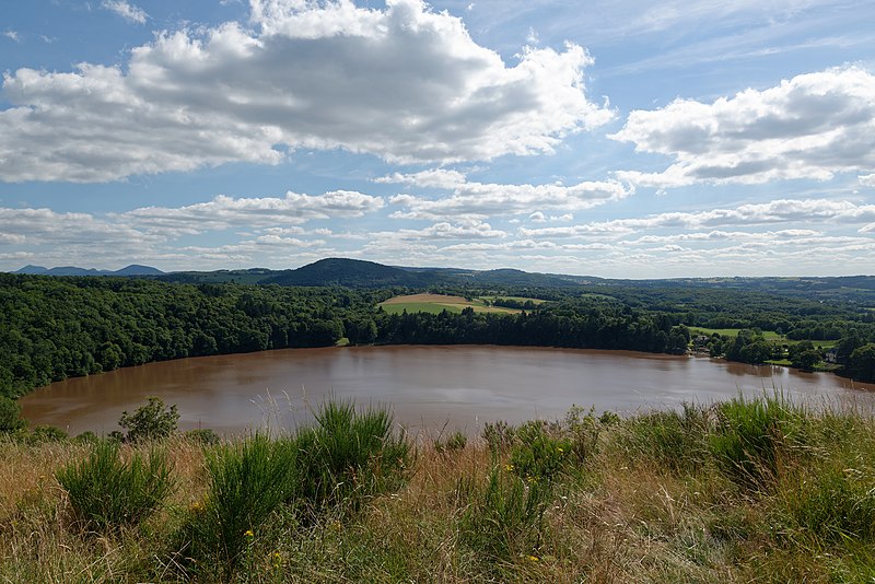 File:Belvedere Gour de Tazenat 2016-07-15 n1.jpg