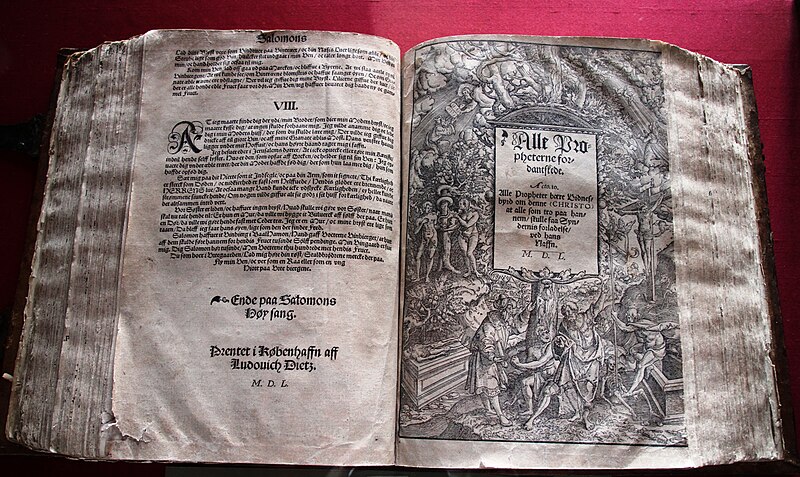 File:Bible of Christian III 1550 in danish IMG 5815 belonged to Peder Skram.jpg