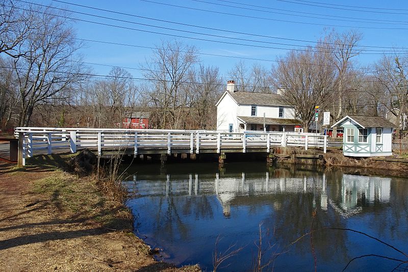 File:Bridge Tender's House and Bridge, Blackwells Mills, NJ.jpg