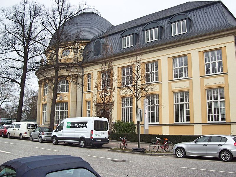 File:Bucerius Law School 02.jpg