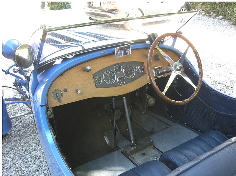 File:Bugatti 43 Cockpit.jpg