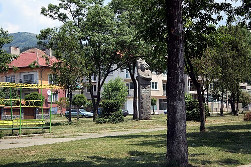 Buhiovo-main-street.jpg