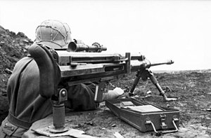 Bundesarchiv Bild 101I-189-1250-10, Russland-Süd, Soldat mit Panzerbüchse.jpg
