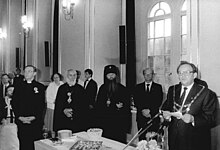 Arnold (left) with other Chrisitain leaders at the regional Kirchentag in East Berlin, Bundesarchiv Bild 183-1987-0628-015, Berlin, evangelischer Kirchentag, Empfang.jpg