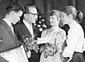1958-03-30, Halle, Jugendweihe, Honecker mit Jugendlichen