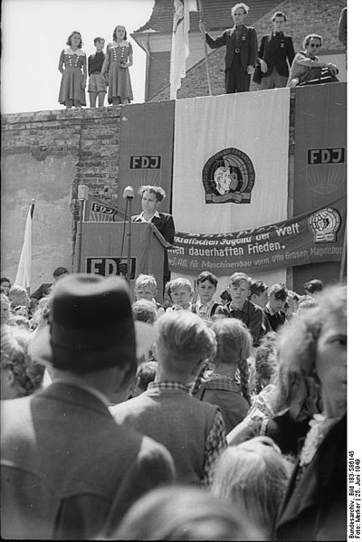 File:Bundesarchiv Bild 183-S86145, Magdeburg, Einweihung des Kulturhauses der Jugend.jpg