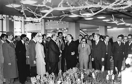 Bundesarchiv Bild 183-T0108-0009, Berlin, Palast der Republik, irakische Delegation.jpg