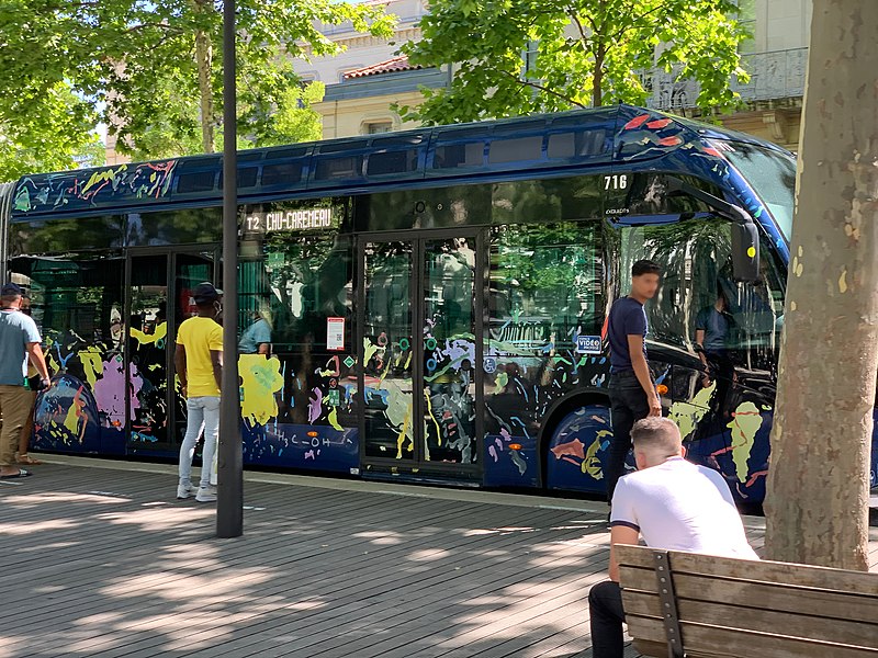 File:Bus Arrêt Bus Gare Feuchères Avenue Feuchères - Nîmes (FR30) - 2021-07-11 - 1.jpg