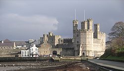 Caernarfonin linna lännestä nähtynä