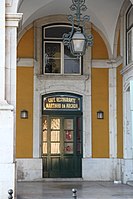 Il Café Martinho da Arcada, fondato nel 1782, nel corso della sua storia luogo di incontro di artisti e scrittori (in particolare Fernando Pessoa e José Saramago).