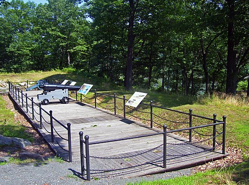 Cannons at Fort Montgomery site, NY.jpg