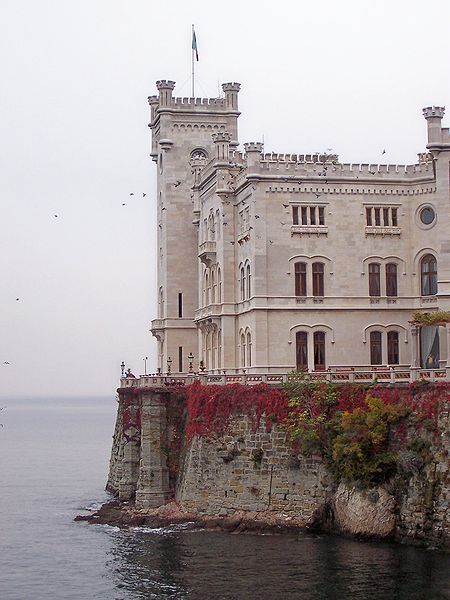 File:Castello di Miramare lato mare.JPG