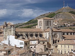 Lateral view Catedral Cuenca.jpg