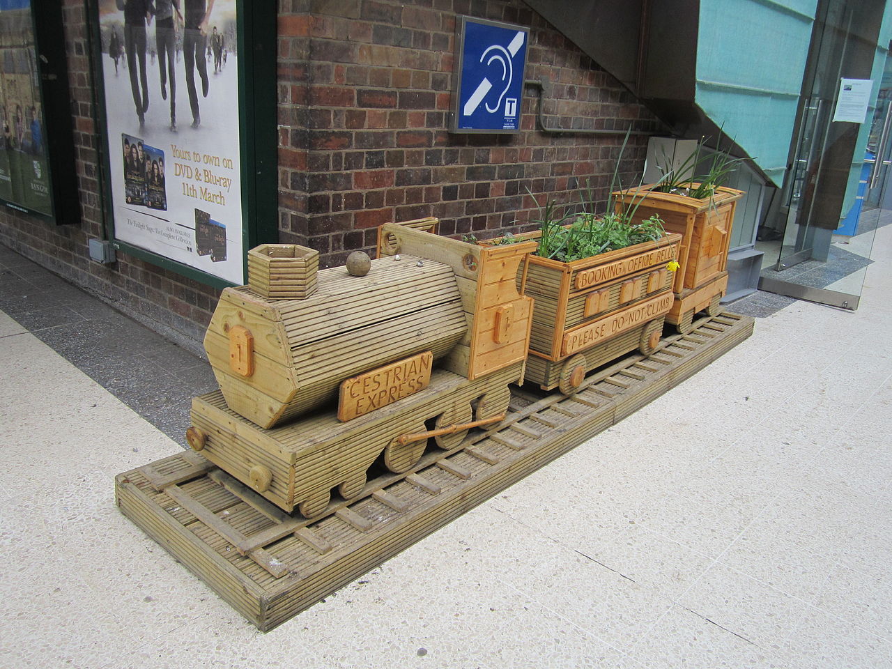 File:Cestrian Express model train planter, Chester railway 