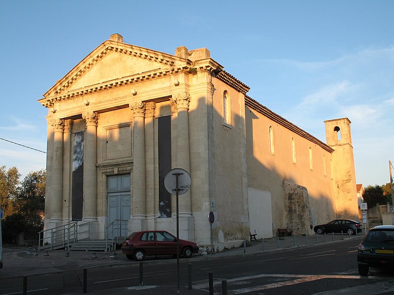 File:Chapelle des pénitents noirs Aubagne (vue sud) 5689b.jpg