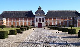 Pintu masuk ke Chateau du Champ de Bataille, di Sainte-Tepat-du-Bosc