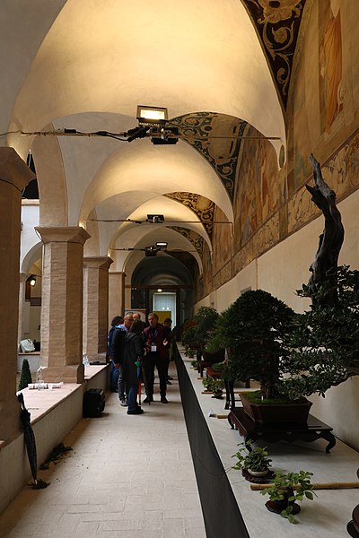 File:Chiostro di San Francesco - Trevi 20.jpg