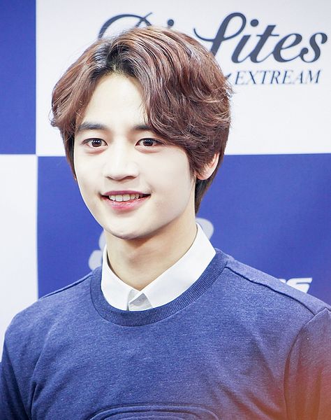 File:Choi Min Ho at a fansign of Skechers on February 2014 04.jpg