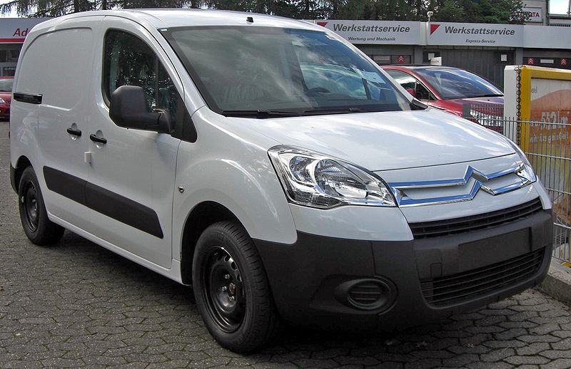 File:Citroën Berlingo II Kastenwagen front.jpg