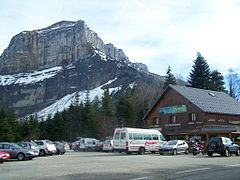 Vue depuis le col du Granier, au nord-ouest, départ d'un des sentiers pour le sommet.