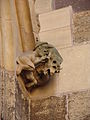 Judensau du XIVe siècle, ornant la façade occidentale : Juif mangeant les excréments d'une truie.