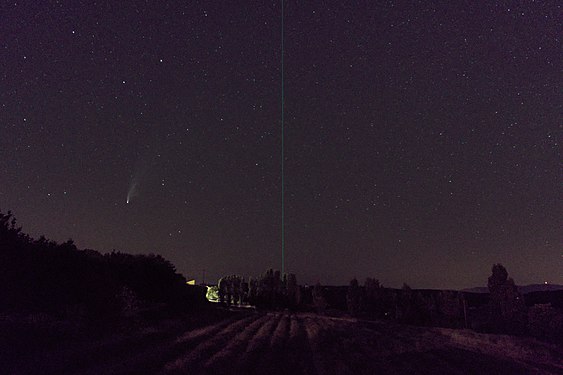 Comet Neowise over l'Observatoire de Haute-Provence