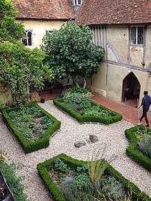 The courtyard garden. Courtyard2, The Abbey Sutton Courtenay.jpg