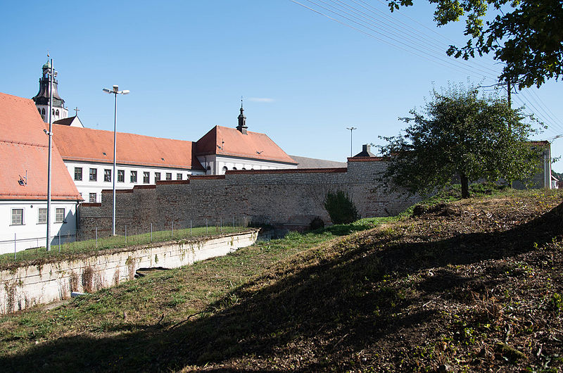 File:D-7-79-169-1 Kaisheim ehemalige-Klosteranlage-m-historischer-Ummauerung-von Westen 33.jpg