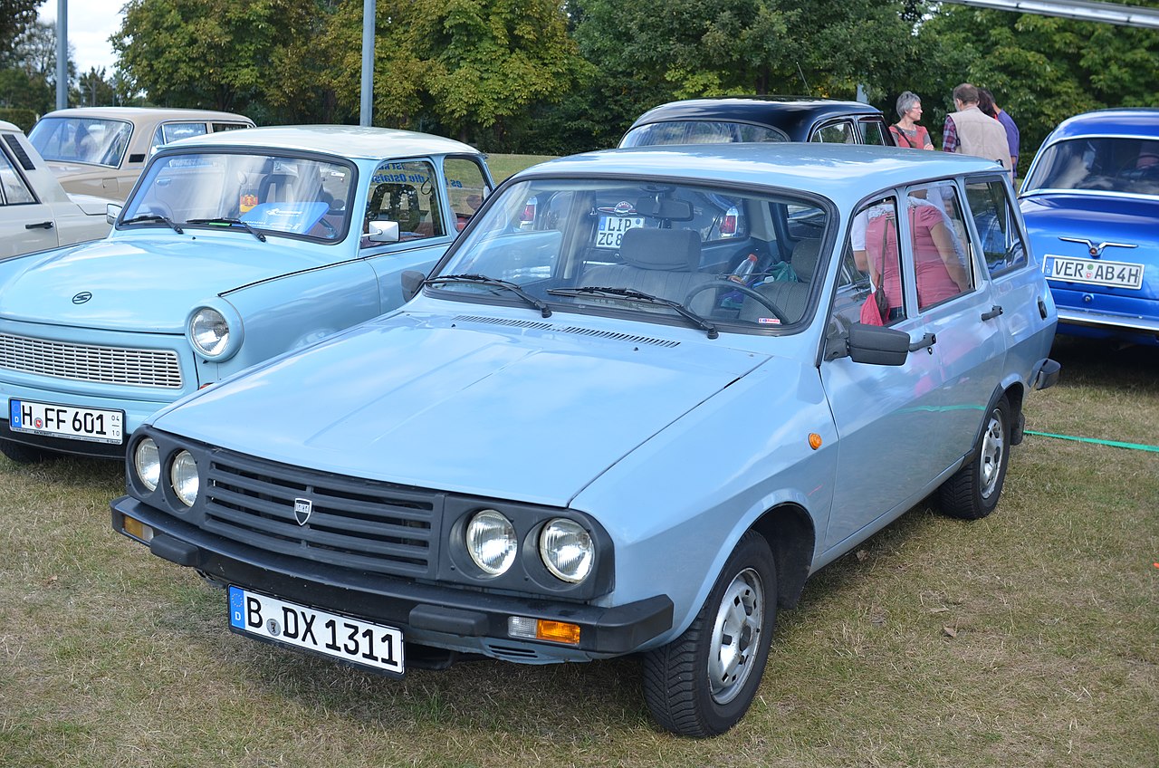 File:Dacia Spring Motorraum.jpg - Wikimedia Commons