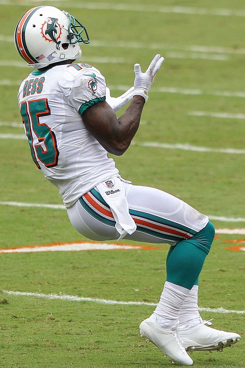 File:Davone Bess (cropped).jpg - Wikimedia Commons