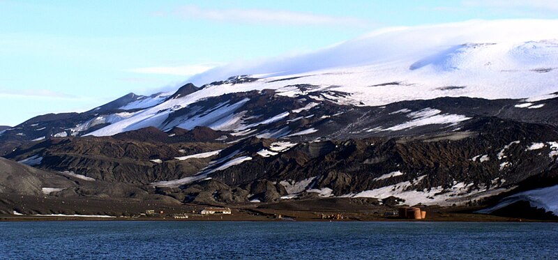 File:Deception Island p1130023.jpg