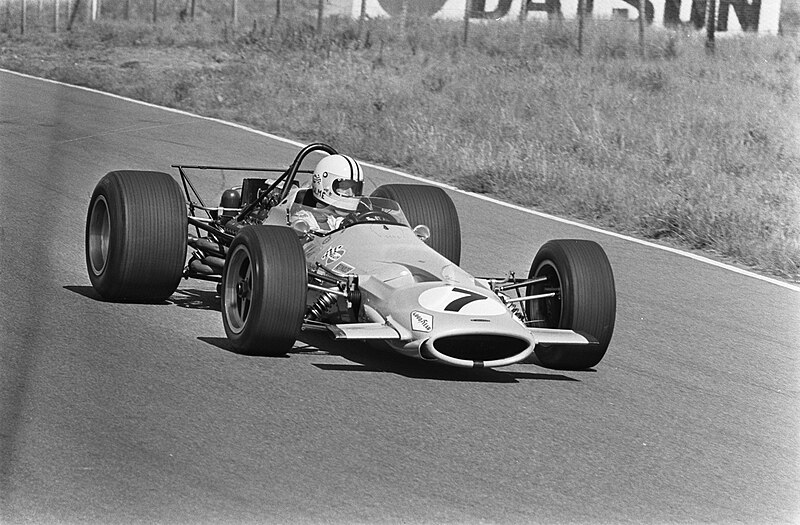 File:Denny Hulme in McLaren-Ford, Bestanddeelnr 922-5455.jpg