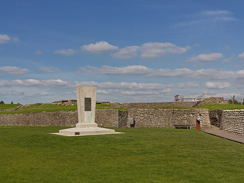 File:Diksmuide, oorlogsmonument bij de Dodengang foto3 2015-09-28 14.14.jpg