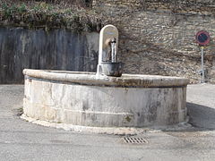 Dizimieu : la fontaine.