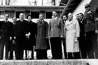 Le duc et la duchesse de Windsor avec Hitler au Berghof en 1937.