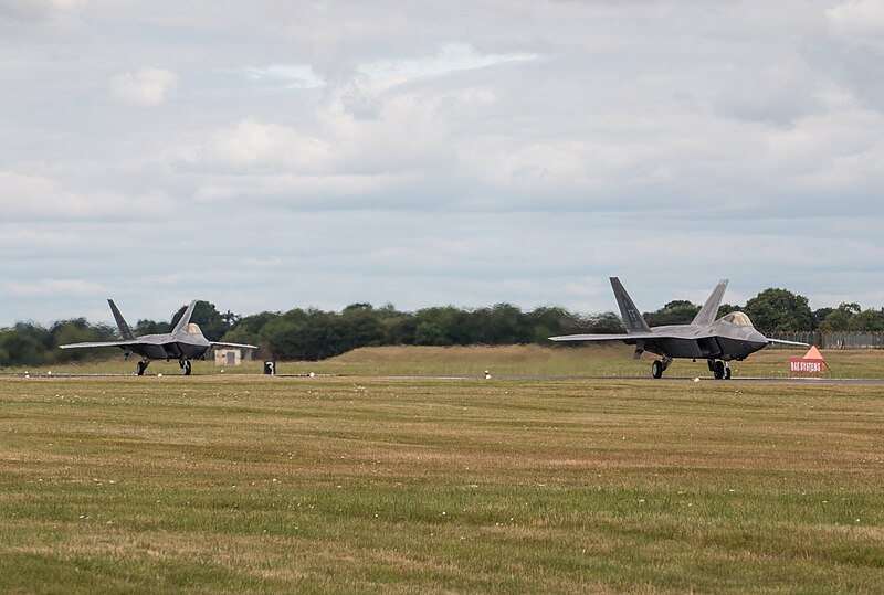 File:EGVA - Lockheed Martin F-22A Raptor (43942035502).jpg