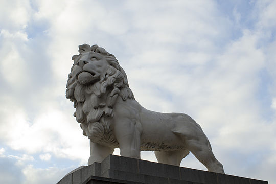 File:EH1068742 South Bank Lion 02.jpg(6.94 MB, 17.92 MP)