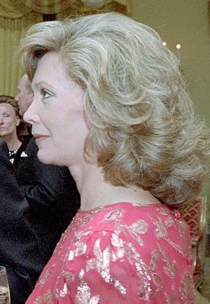 Elaine Taylor (cropped).jpg