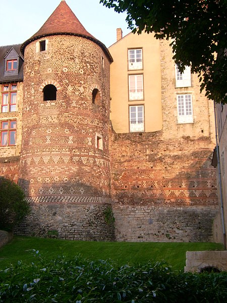 File:Enceinte gallo-romaine du Mans.jpg