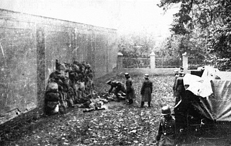 Tập_tin:Execution_of_Poles_by_German_Einsatzkomanndo_Oktober1939.jpg