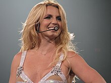 Britney Spears en su Femme Fatale Tour, el que recorría Europa cuando «Criminal» comenzó a ser lanzada.