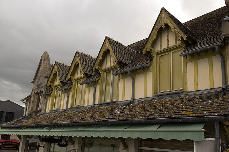 File:Façade est de la maison donnant sur la Grande-Rue et sur les remparts (Le Mont-Saint-Michel, Manche, France).jpg