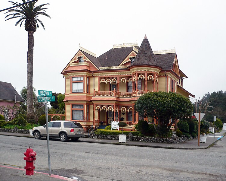 File:Ferndale CA Gingerbread Mansion.jpg