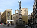 Fuente de Santa Eulalia (1673), plaza del Pedró, el monumento más antiguo de Barcelona.