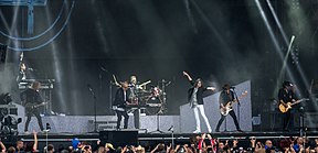 Foreigner - Wacken Open Air 2016-AL0977 (cropped).jpg