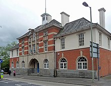 Aldershot Town Hall Former town hall, Grosvenor Road, Aldershot (geograph 4205293).jpg