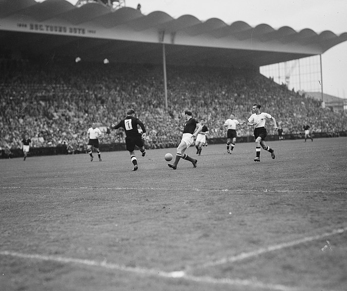 File:Fussball-Weltmeisterschaft 1954 (Com M03-0108-005-0007).jpg